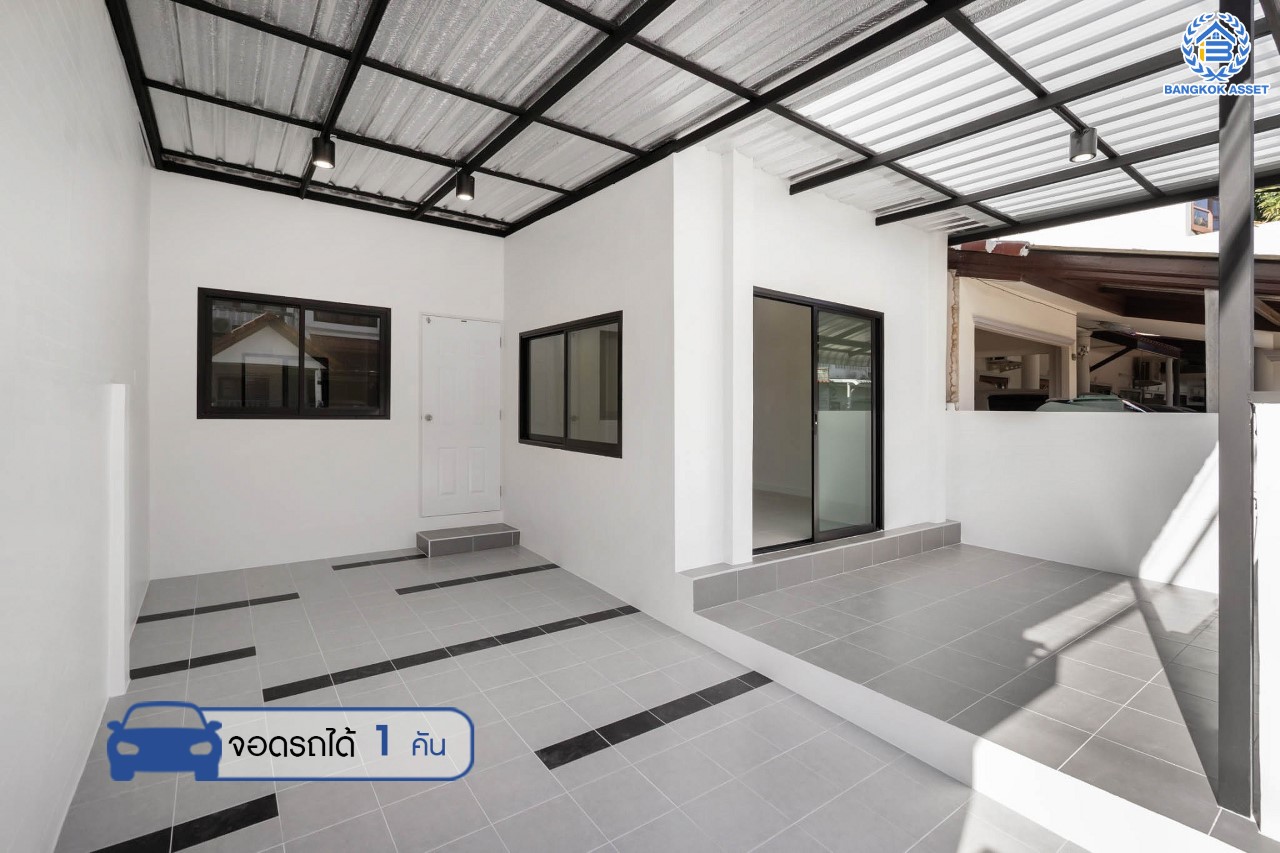 บ้านมือสองตกแต่งใหม่ หน้าโครงการติดรถไฟฟ้า "สถานีไทรม้า"!! ม.ซื่อตรง พระนั่งเกล้า-ท่าอิฐ ทาวน์เฮ้าส์หลังใหญ่ เนื้อที่ 26 ตร.ว. ฟังก์ชัน 3 ห้องนอน 2 ห้องน้ำ 1 ที่จอดรถ ทำเลใกล้ เซ็นทรัลรัตนาธิเบศร์ และทางด่วน "งามวงศ์วาน"